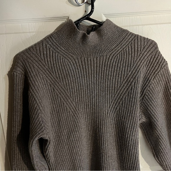 H&M beige mock turtleneck sweater dress. Never worn. Size L. Perfect condition! - Picture 3 of 3